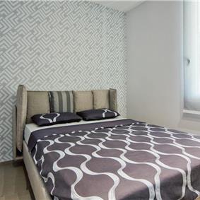 6 bedroom villa with pool and roof terrace, Sveti Stefan, sleeps 12